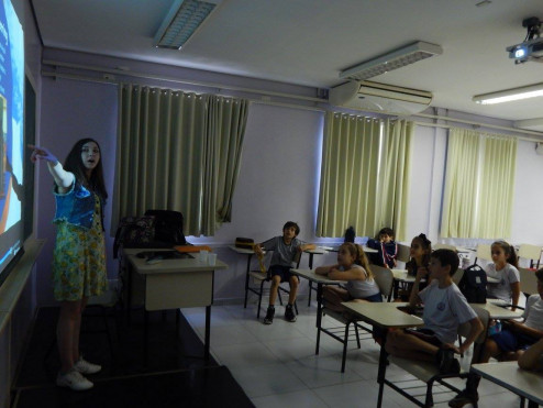 Quillen teaching one of her classes in Piracicaba, Brazil