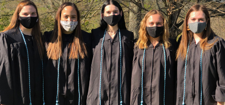 2021 Grads in Prehealth honor cords