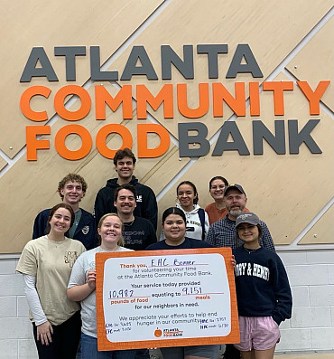 1stYearBonnerSpringBreak24.2.0 Students and their advisors are pictured in front of the food bank sign, they hold a poster that shows how many pounds of food they packed.