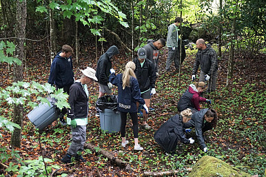 First year students work with local organization to clean up trails. 