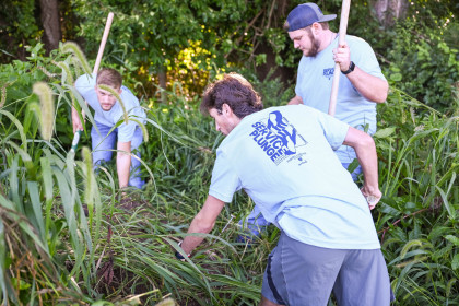 First-Year Students participate in Service Plunge Fall 2022 during New Student Experience weekend in corporation with the Appalachian Cen...